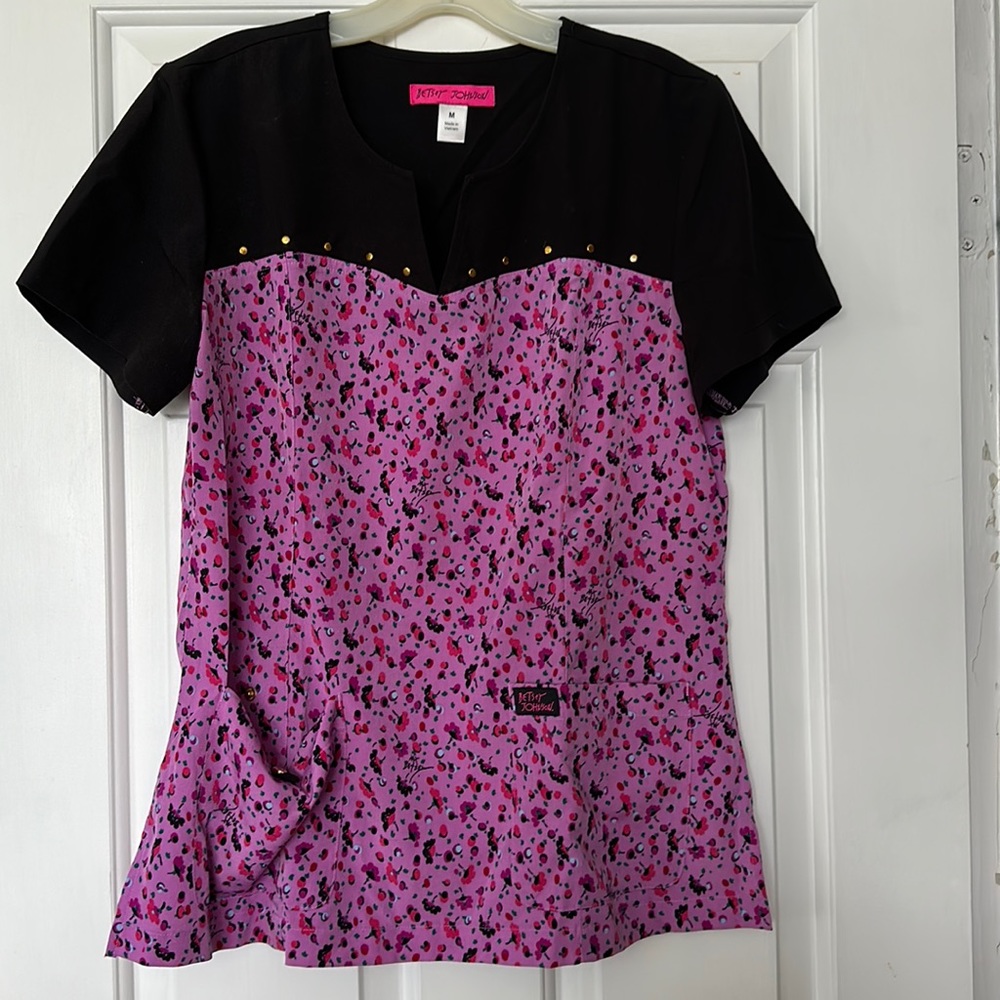 Betsey Johnson scrub top size medium